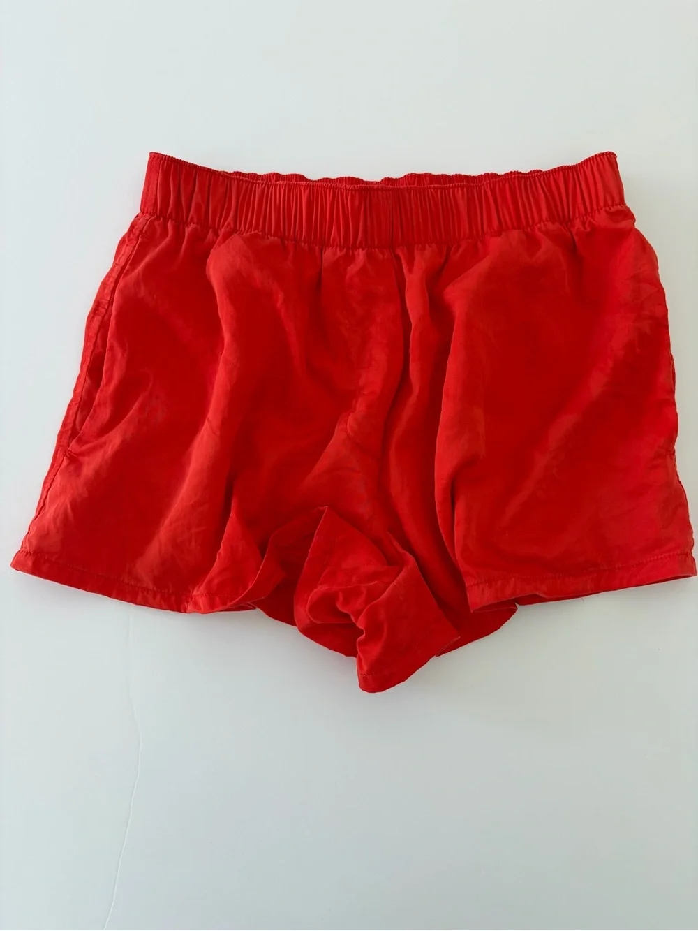 Aritzia Wilfred Women’s Vibrant Red Casual Shorts 100% Lyocell XS Soft Comfy